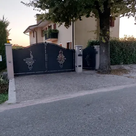 La Casa Di M : D M. * Breda di Piave